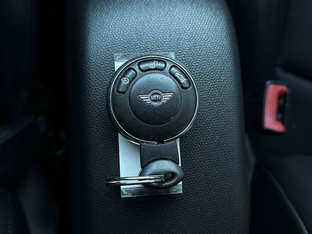 Thumbnail: 2012 MINI Cooper Countryman - 23