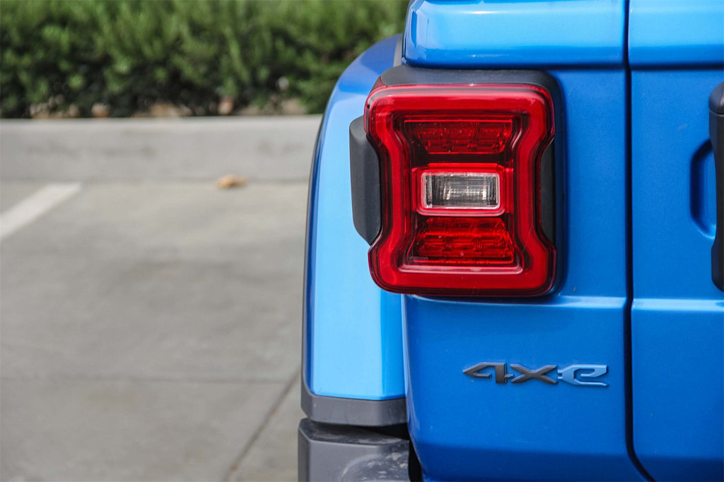 Thumbnail: 2022 Jeep Wrangler - 16