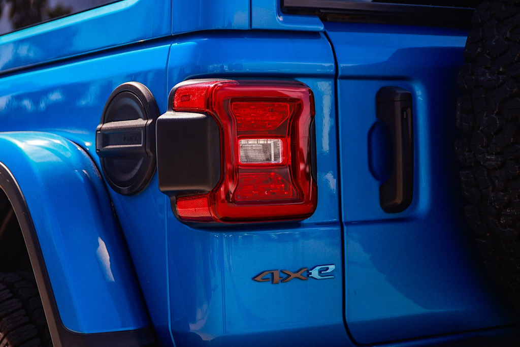 Thumbnail: 2022 Jeep Wrangler - 16