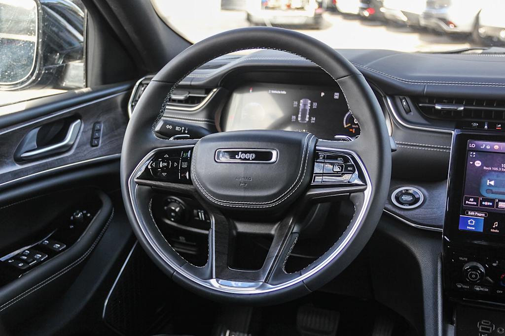 Thumbnail: 2024 Jeep Grand Cherokee - 9