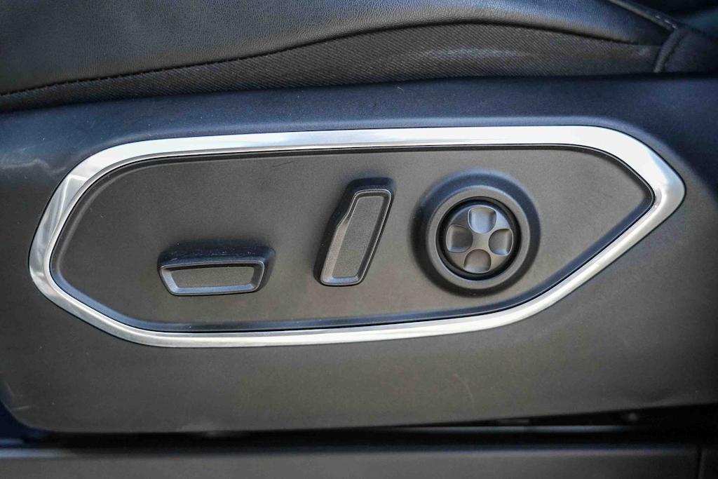 Thumbnail: 2022 Jeep Wagoneer - 23