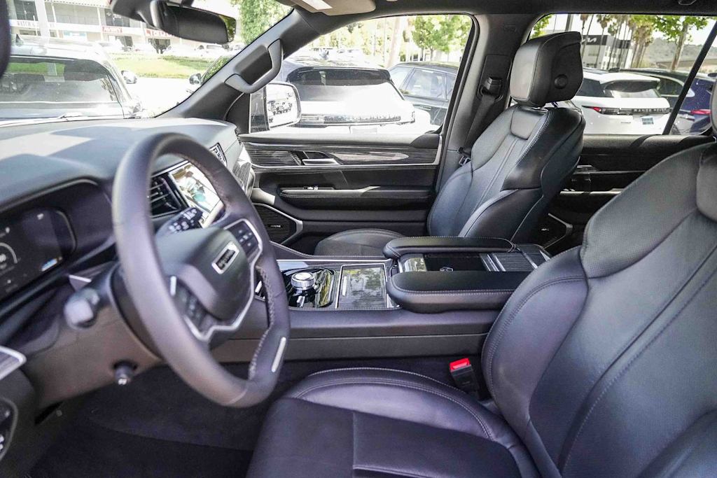 Thumbnail: 2022 Jeep Wagoneer - 11
