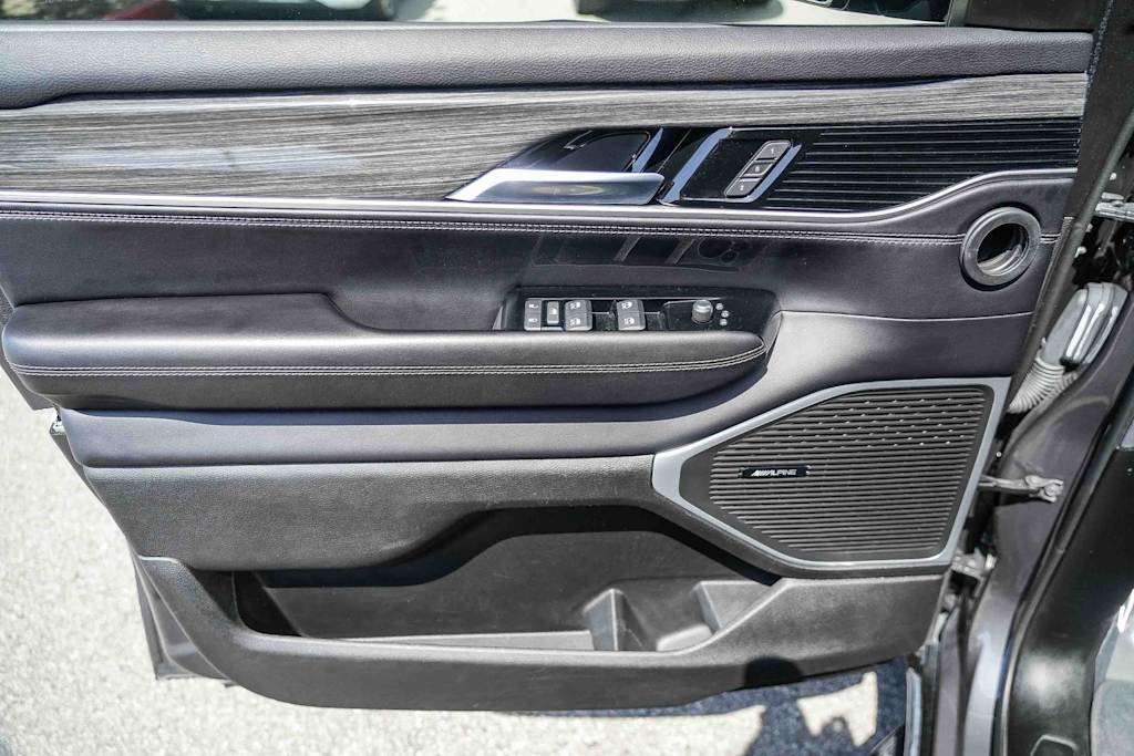 Thumbnail: 2022 Jeep Wagoneer - 22