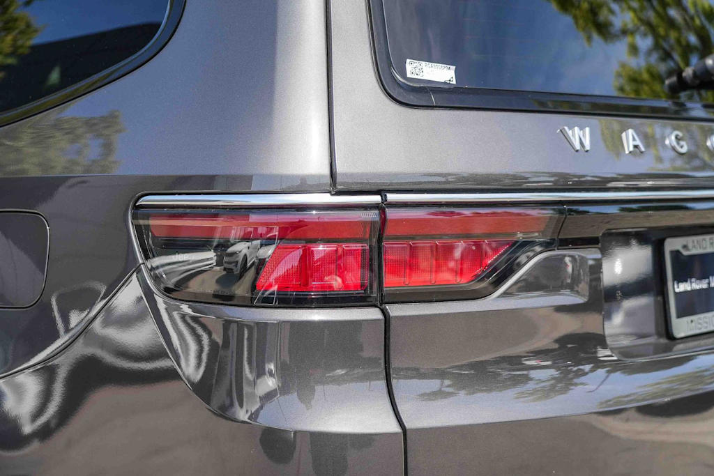 Thumbnail: 2022 Jeep Wagoneer - 19