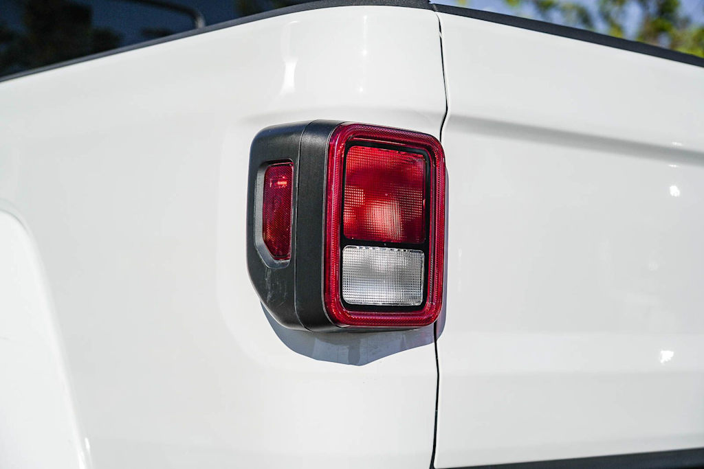 Thumbnail: 2023 Jeep Gladiator - 18