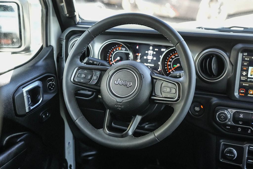 Thumbnail: 2023 Jeep Gladiator - 9