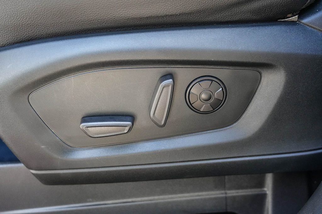 Thumbnail: 2021 Ford Explorer - 25