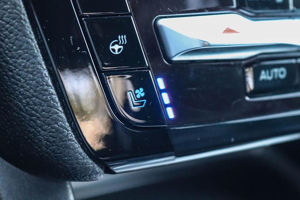 Thumbnail: 2021 Ford Explorer - 24
