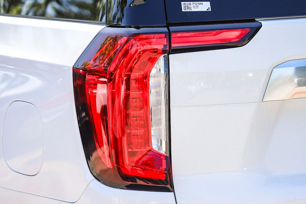 Thumbnail: 2022 GMC Yukon XL - 18