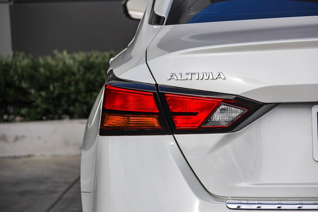 Thumbnail: 2020 Nissan Altima - 17