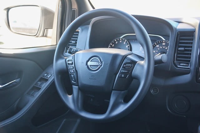 2023 Nissan Frontier SV 9