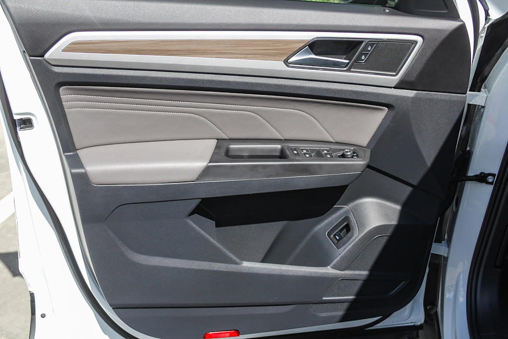 Thumbnail: 2022 Volkswagen Atlas - 24