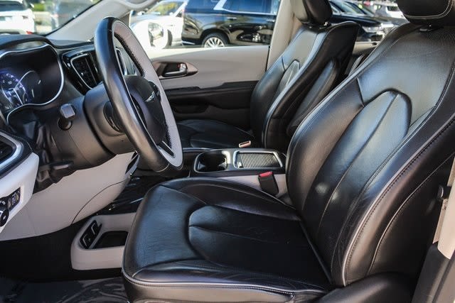 2018 Chrysler Pacifica Limited 9