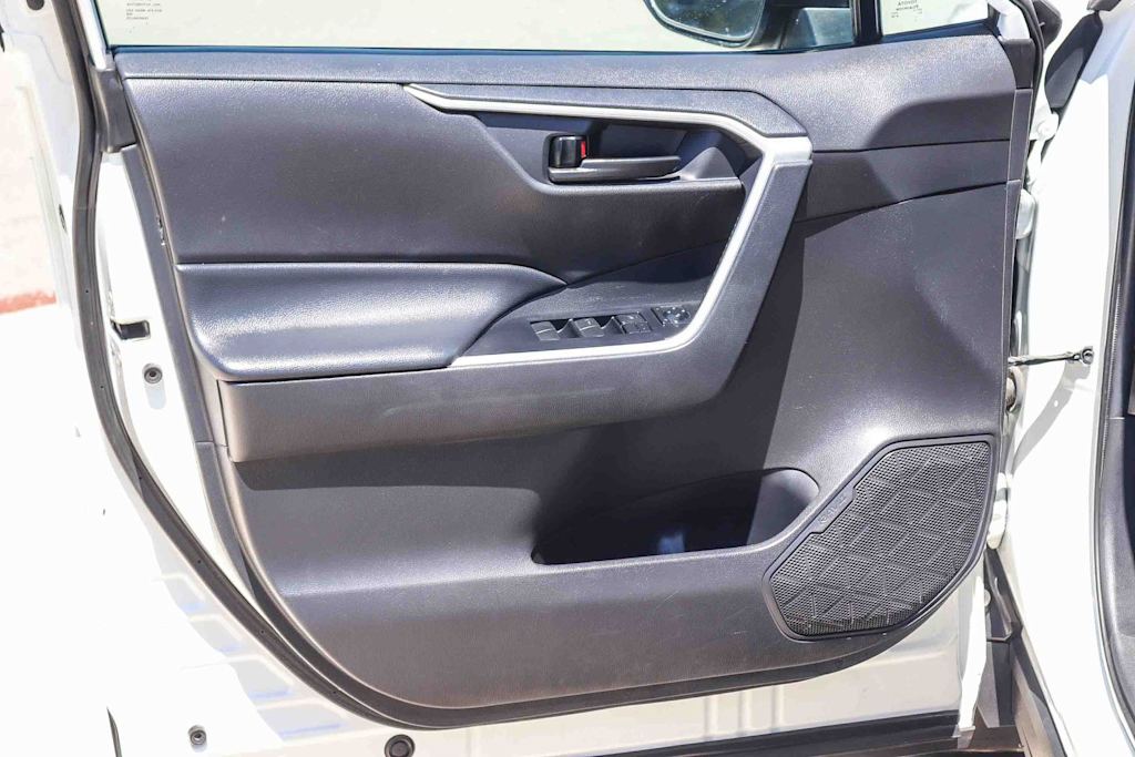 Thumbnail: 2021 Toyota RAV4 - 22