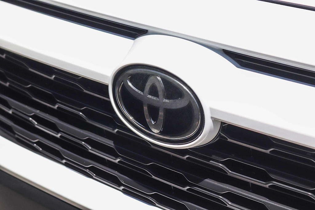 Thumbnail: 2021 Toyota RAV4 - 6