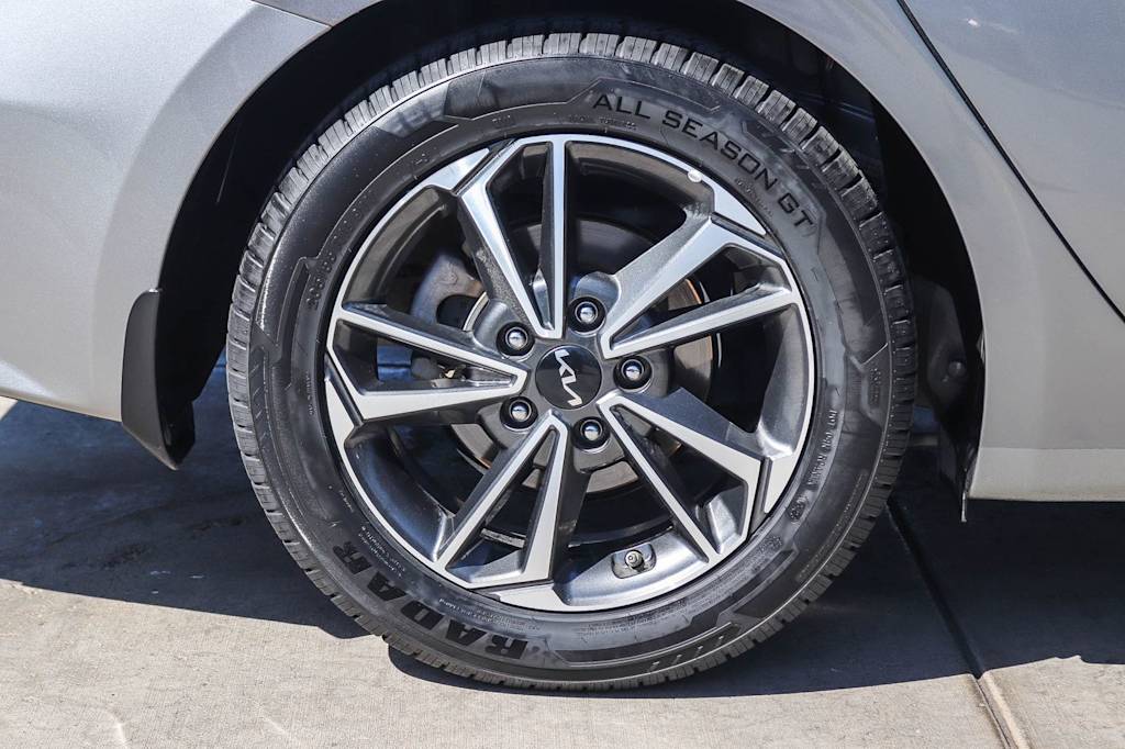 Thumbnail: 2023 Kia Forte - 6