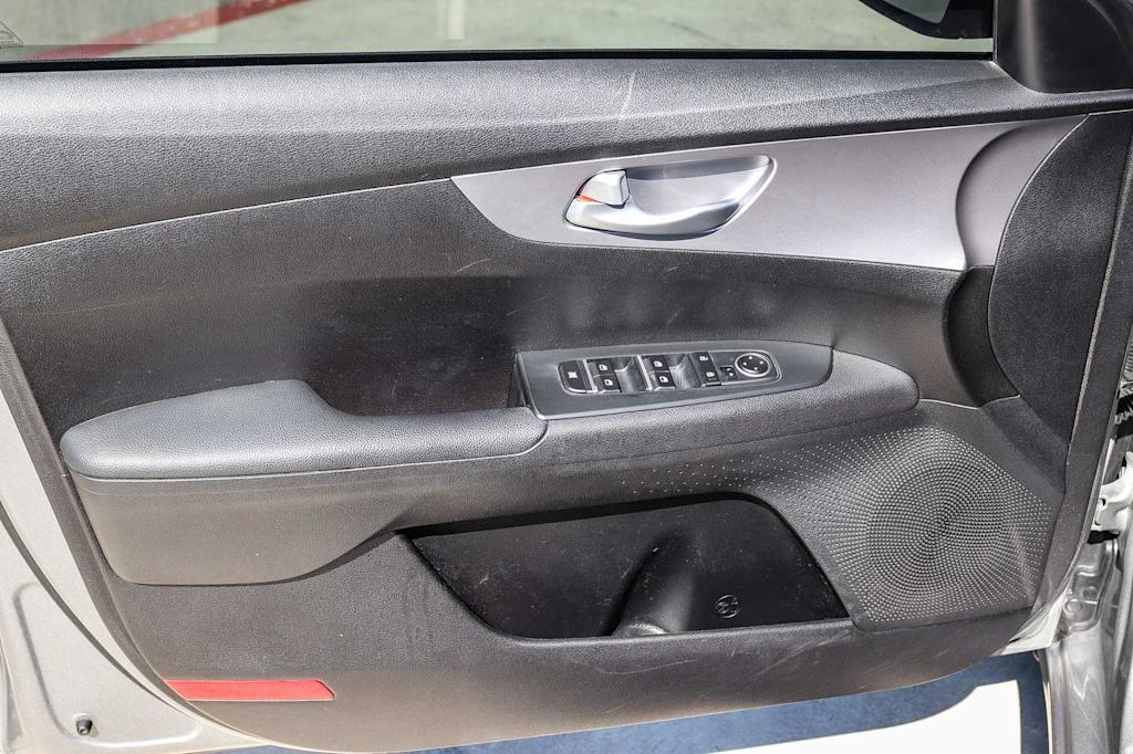 Thumbnail: 2023 Kia Forte - 20