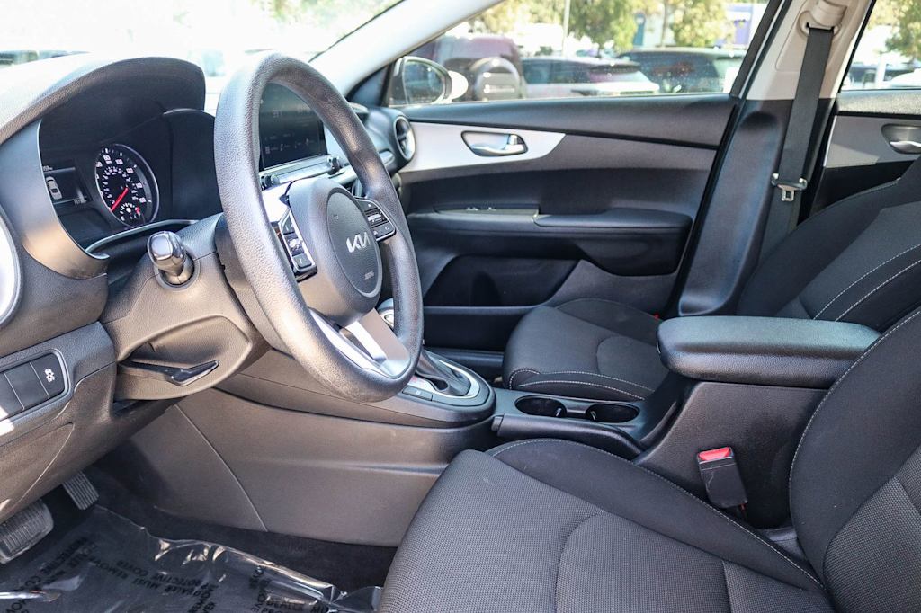 Thumbnail: 2023 Kia Forte - 9