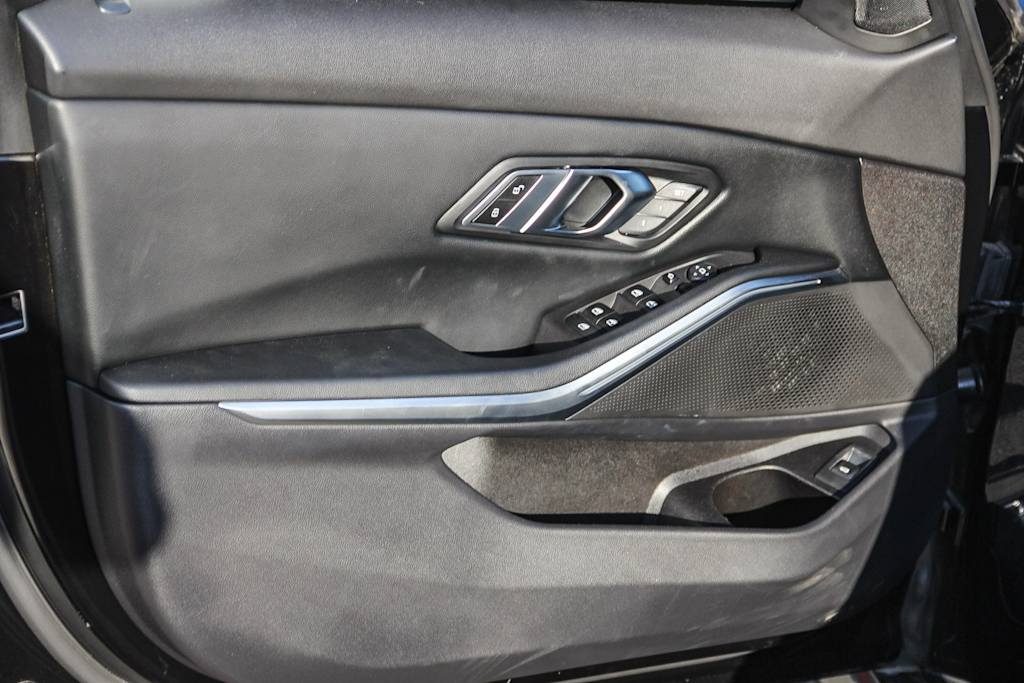 Thumbnail: 2023 BMW 3 Series - 22