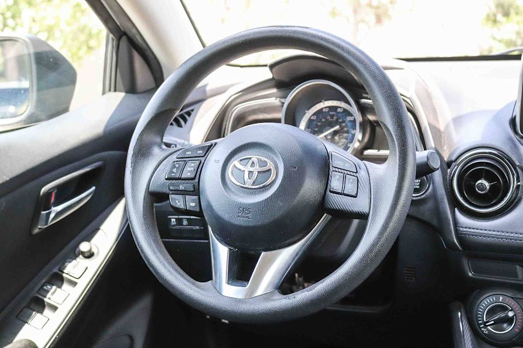 Thumbnail: 2017 Toyota Yaris iA - 9