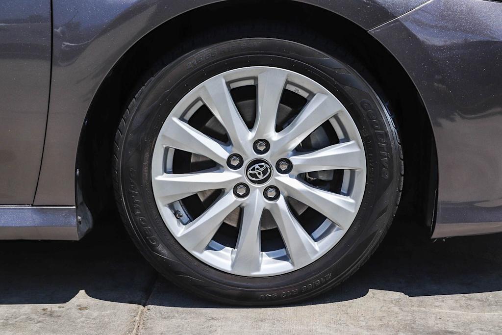 Thumbnail: 2019 Toyota Camry - 17