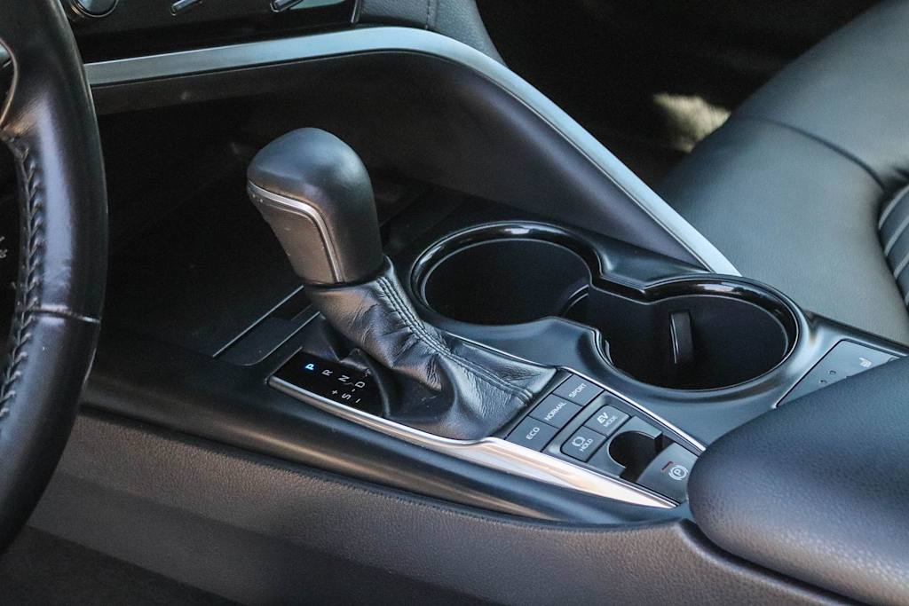 Thumbnail: 2019 Toyota Camry - 14