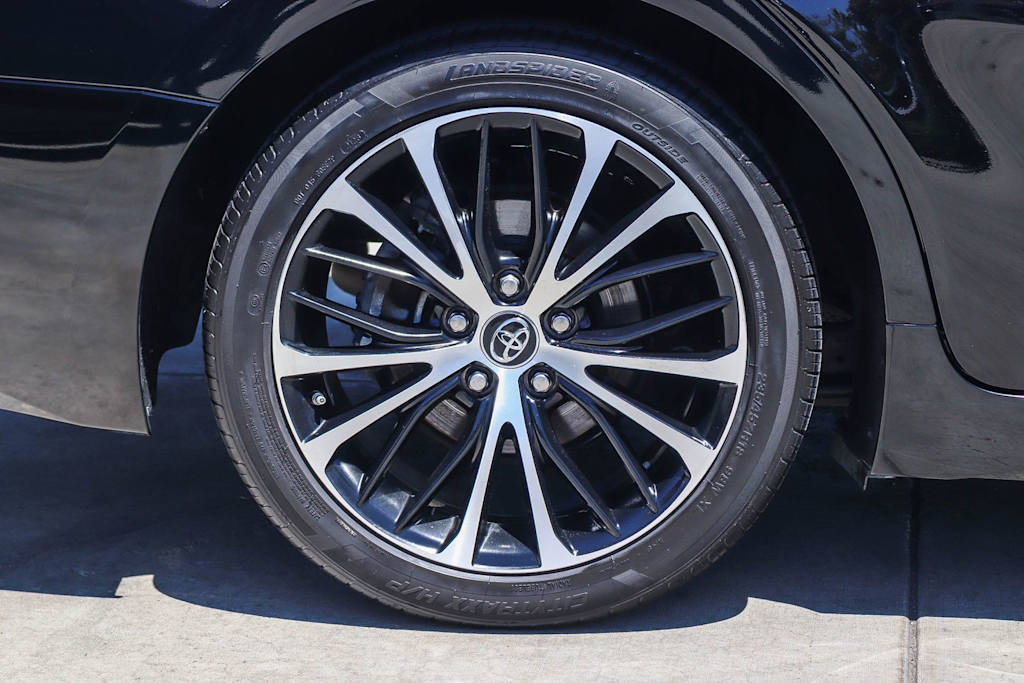 Thumbnail: 2019 Toyota Camry - 7