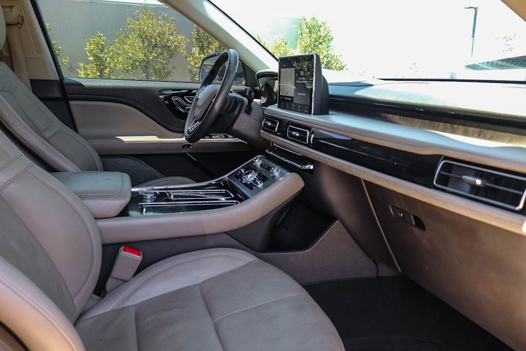 Thumbnail: 2021 Lincoln Aviator - 13