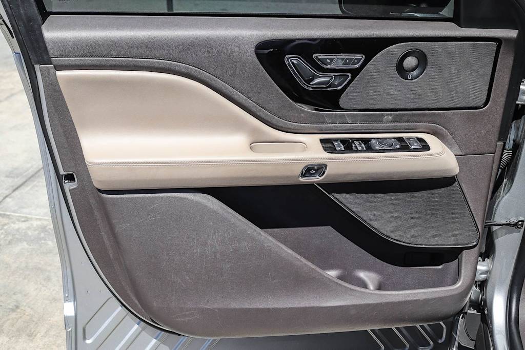 Thumbnail: 2021 Lincoln Aviator - 25