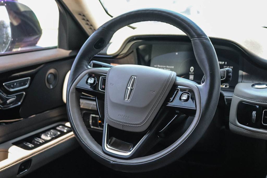 Thumbnail: 2021 Lincoln Aviator - 9