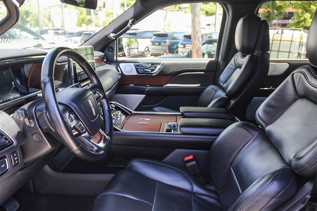 Thumbnail: 2021 Lincoln Navigator - 9