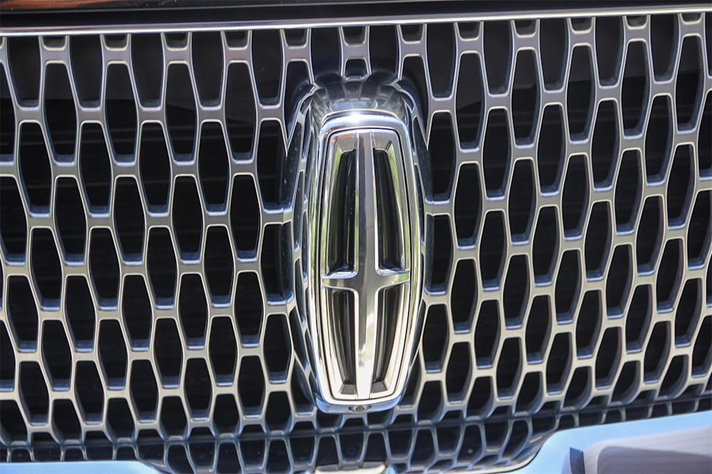 Thumbnail: 2021 Lincoln Navigator - 21