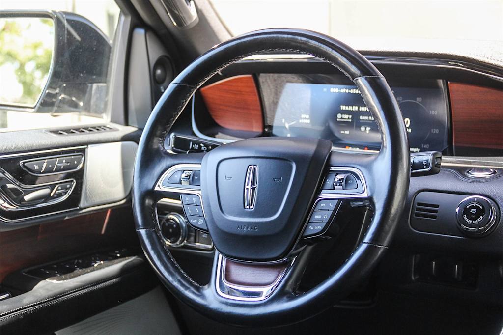Thumbnail: 2021 Lincoln Navigator - 8