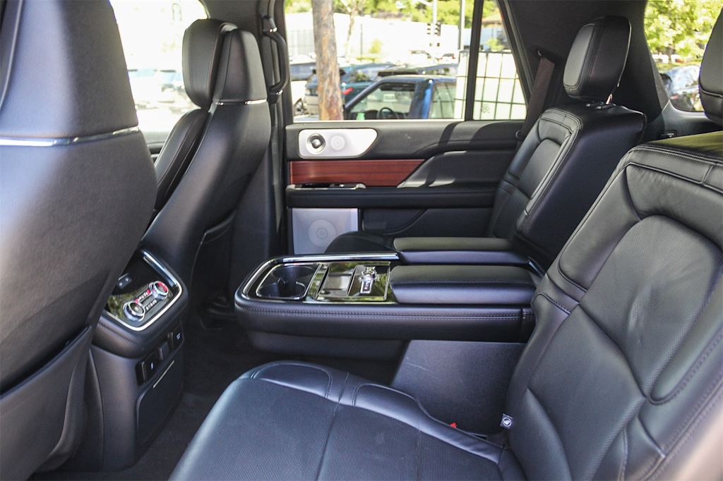 Thumbnail: 2021 Lincoln Navigator - 24