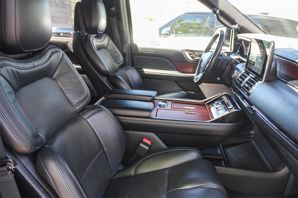 Thumbnail: 2021 Lincoln Navigator - 10