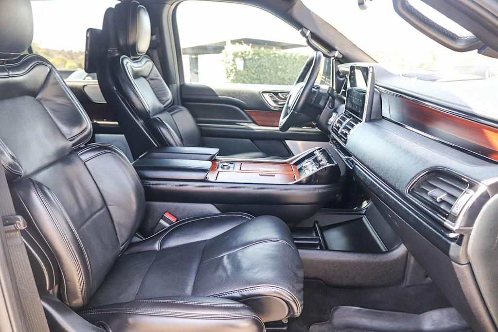 Thumbnail: 2019 Lincoln Navigator L - 9