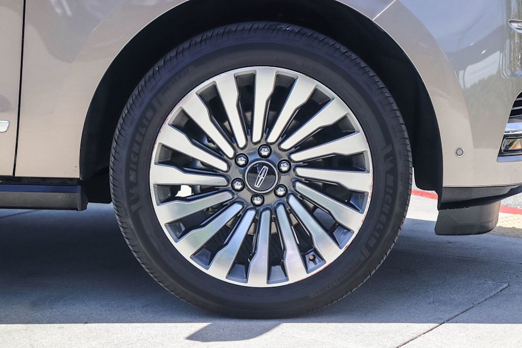 Thumbnail: 2019 Lincoln Navigator L - 19