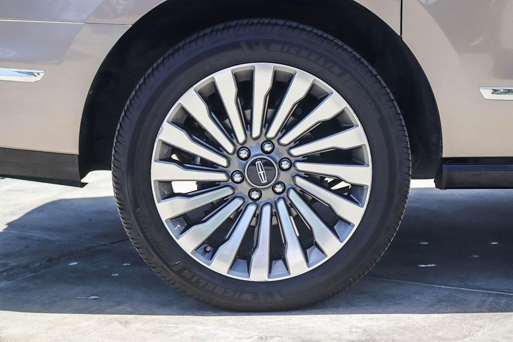 Thumbnail: 2019 Lincoln Navigator L - 6