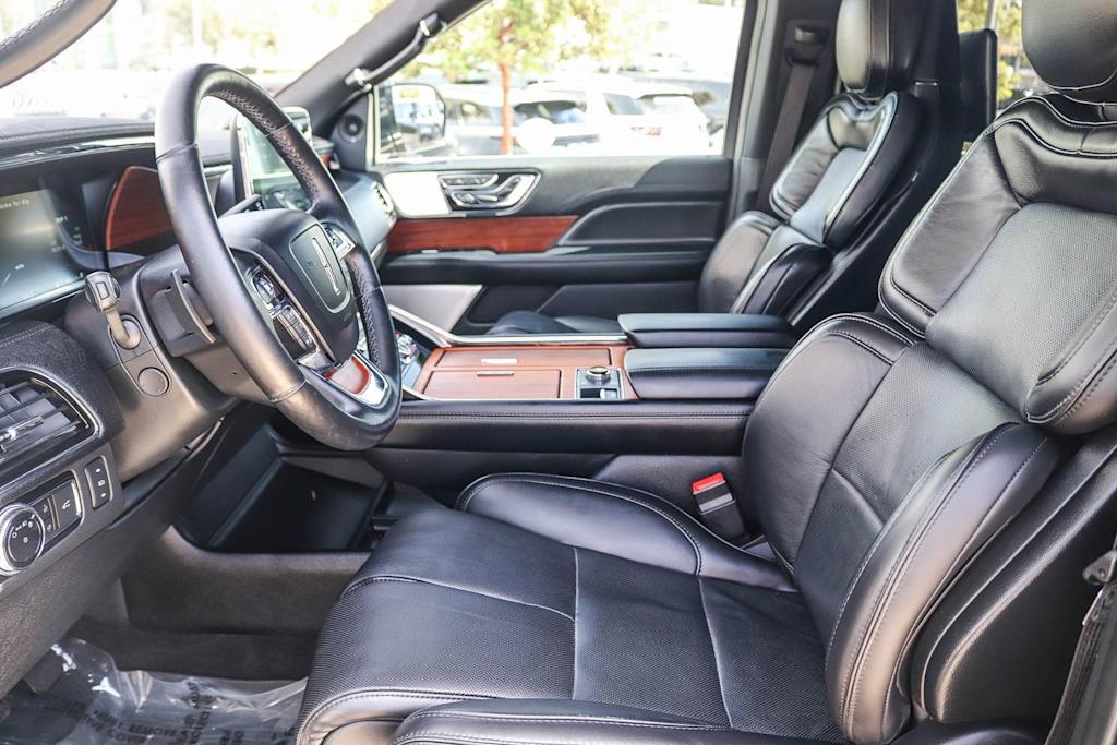 Thumbnail: 2019 Lincoln Navigator L - 10