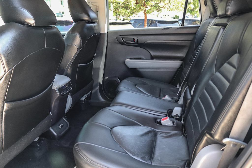 Thumbnail: 2021 Toyota Highlander - 11