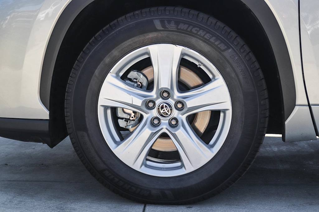 Thumbnail: 2021 Toyota Highlander - 17
