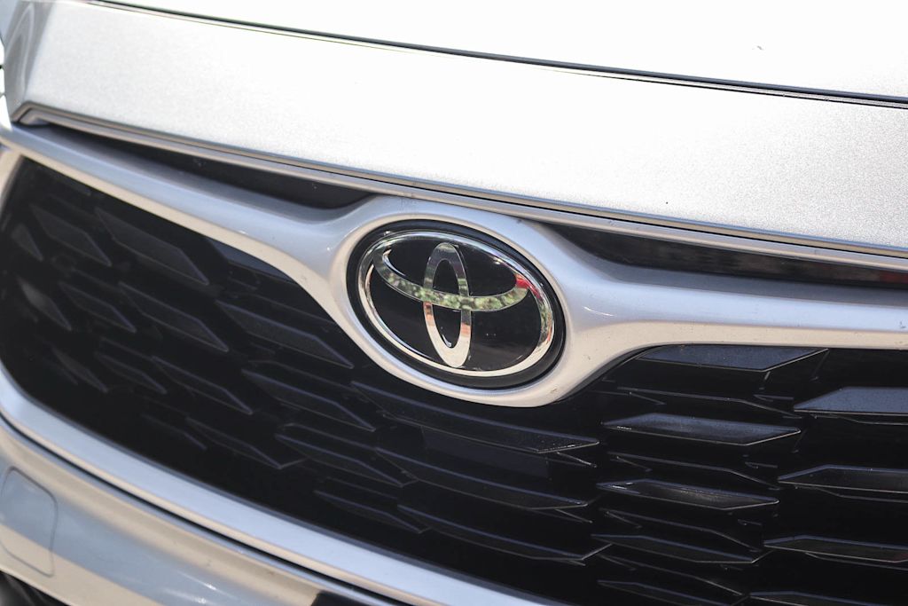 Thumbnail: 2021 Toyota Highlander - 5