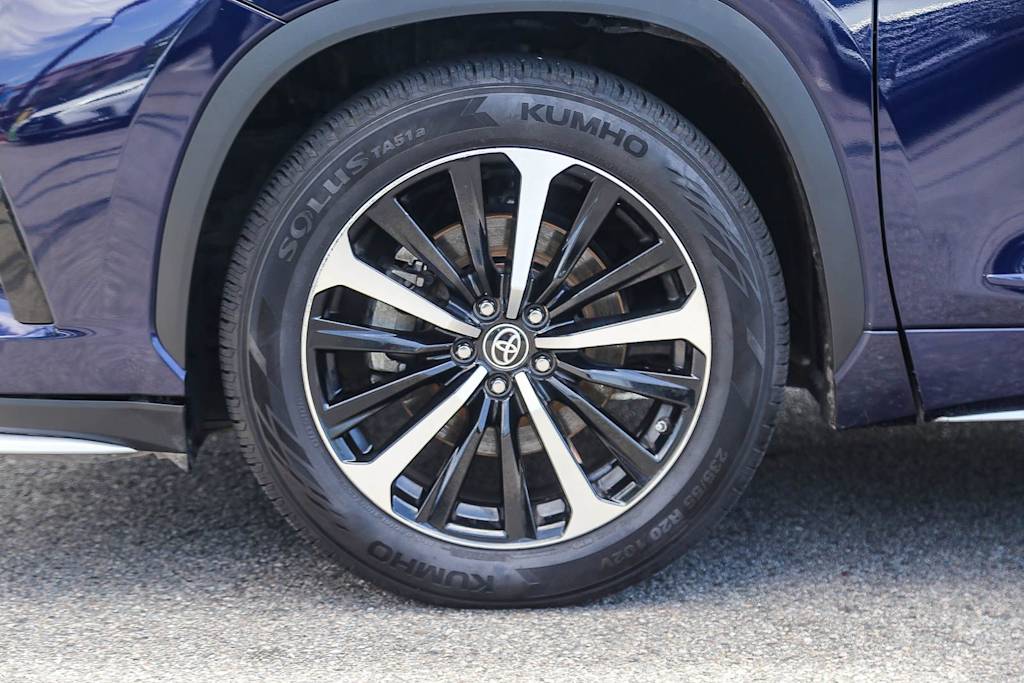 Thumbnail: 2022 Toyota Highlander - 20