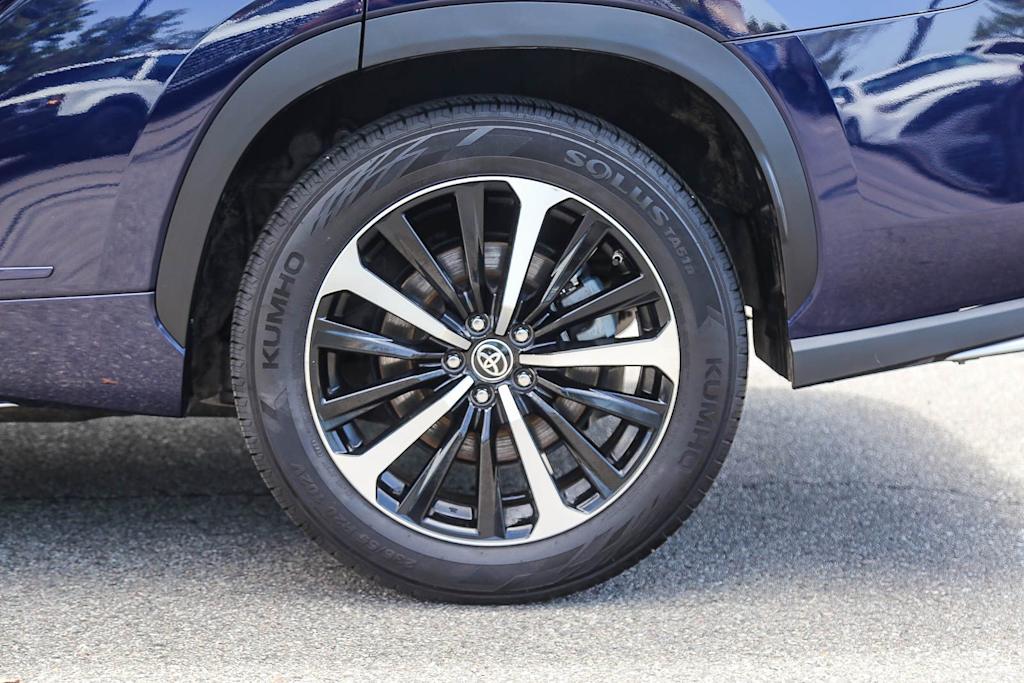 Thumbnail: 2022 Toyota Highlander - 6