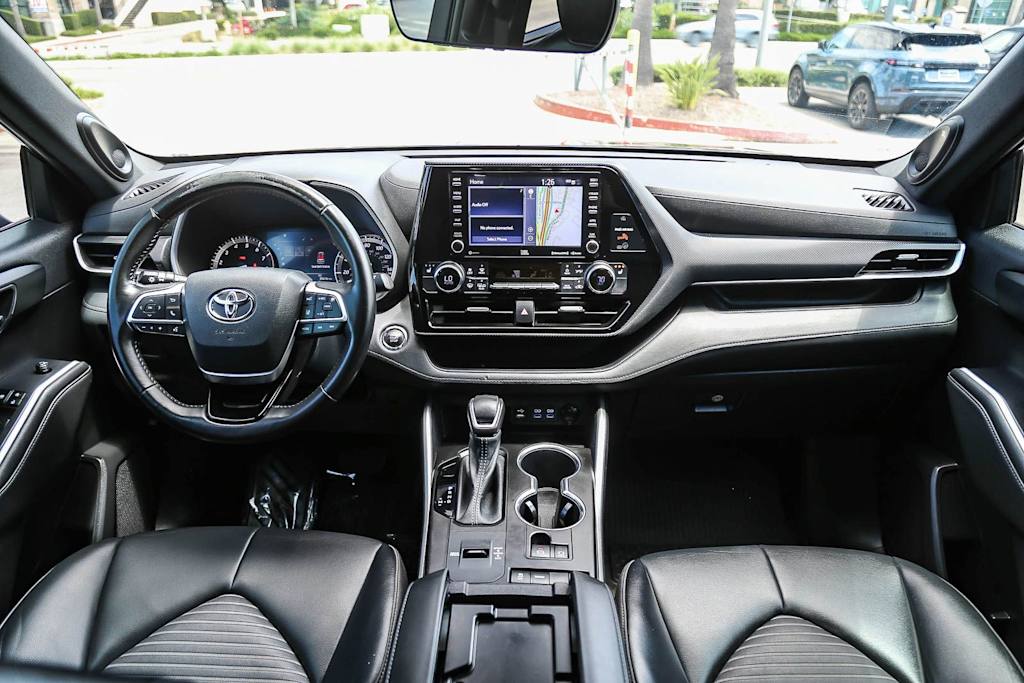 Thumbnail: 2022 Toyota Highlander - 2