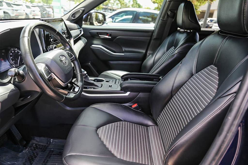 Thumbnail: 2022 Toyota Highlander - 10