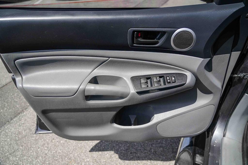 Thumbnail: 2015 Toyota Tacoma - 23