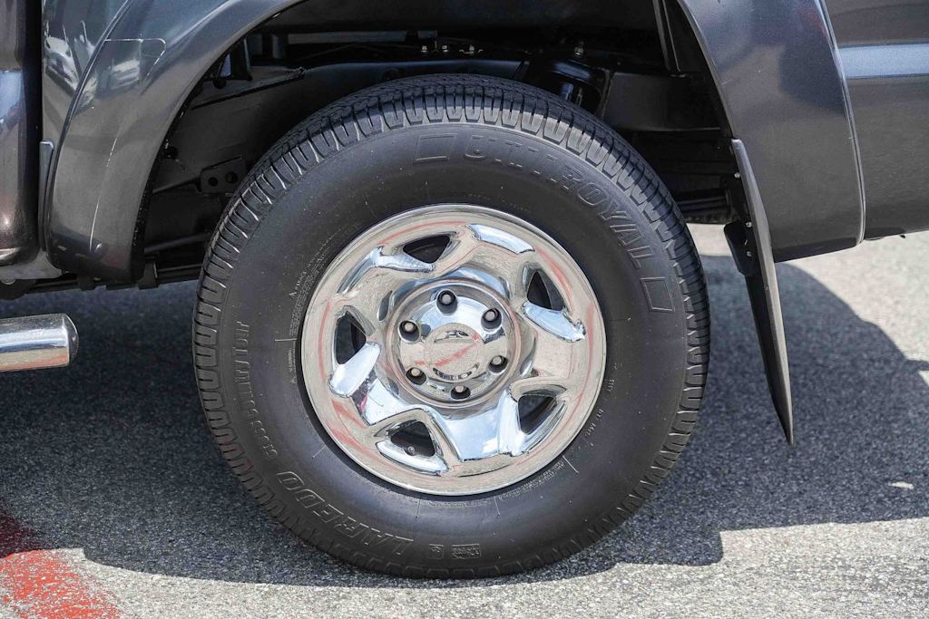 Thumbnail: 2015 Toyota Tacoma - 21