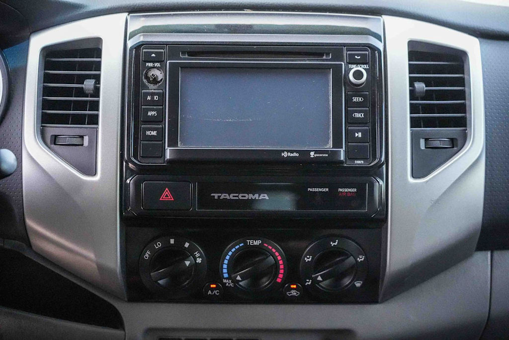 Thumbnail: 2015 Toyota Tacoma - 11