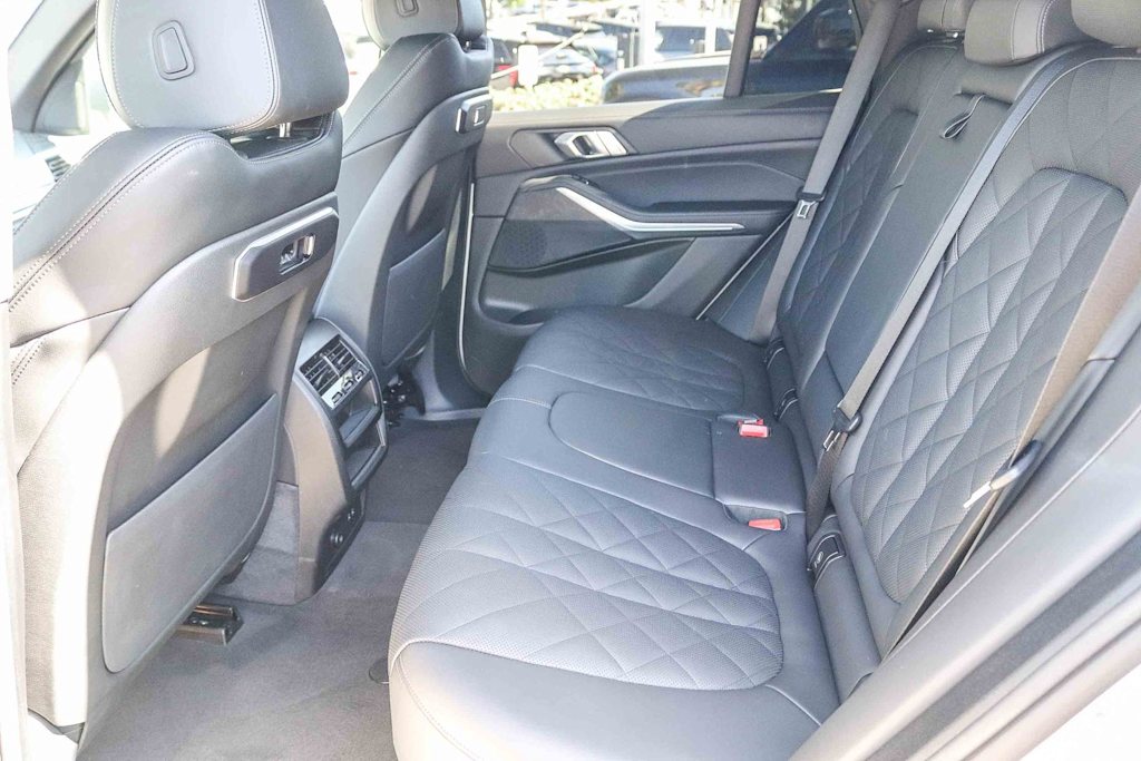 Thumbnail: 2026 BMW X5 - 12